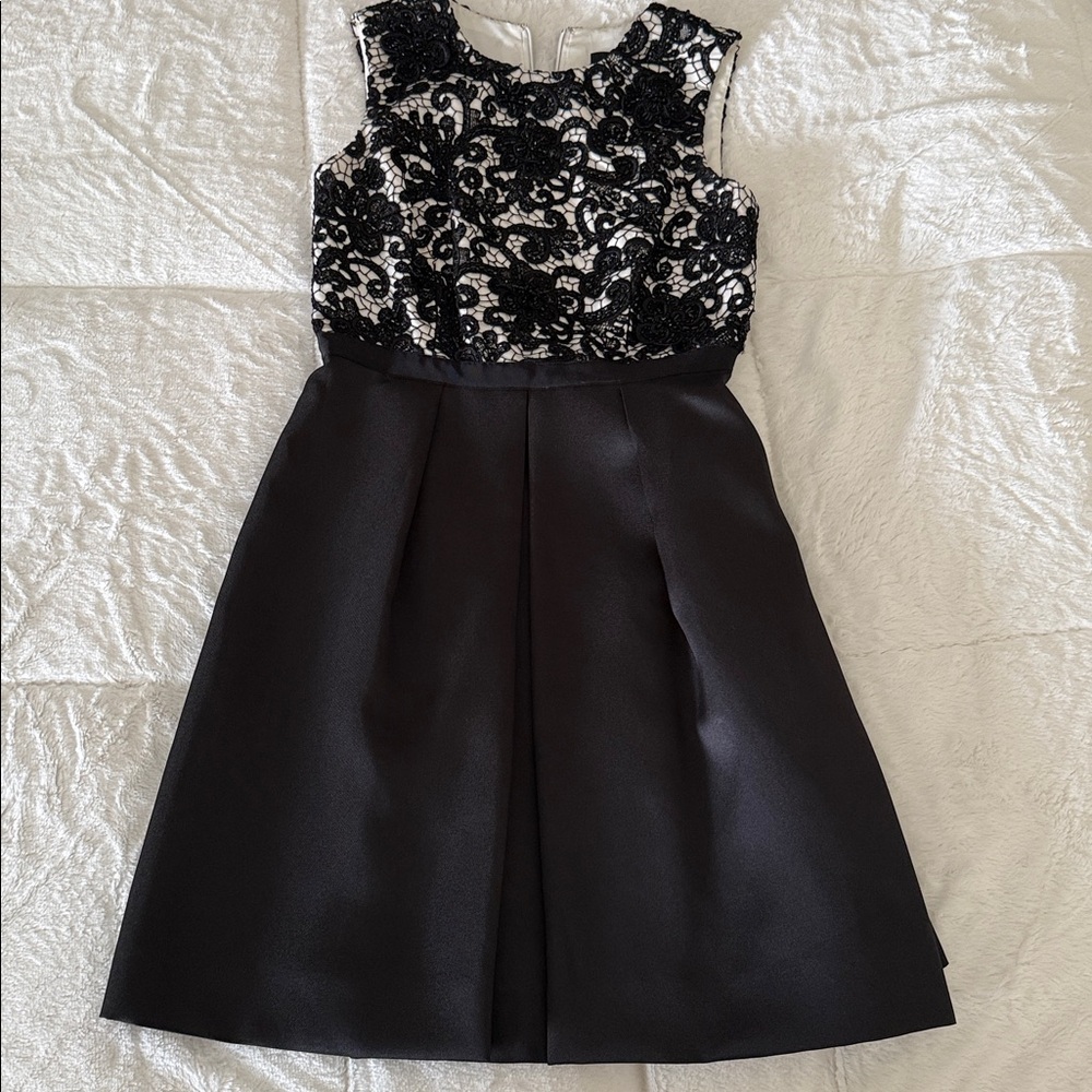 Carmen Marc Valvo Black and Cream Formal Dress